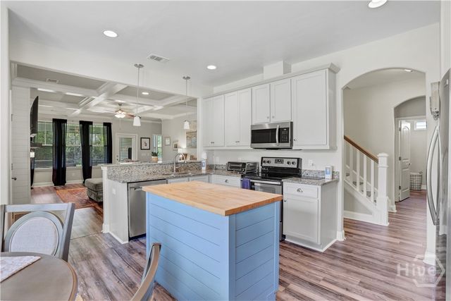 7 Gresham Lane, Savannah, GA 31419