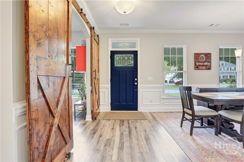 Image 10 of property listing at 7 Gresham Lane, Savannah, GA 31419
