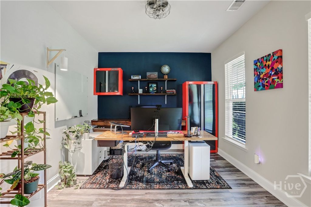 Image 15 of property listing at 7 Gresham Lane, Savannah, GA 31419