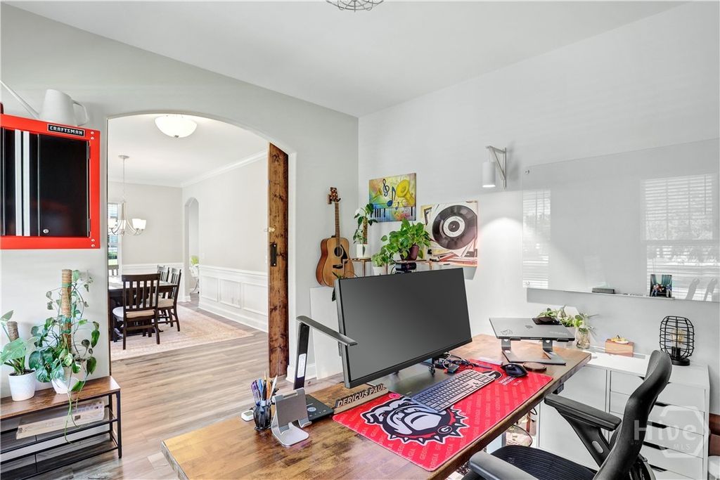 Image 18 of property listing at 7 Gresham Lane, Savannah, GA 31419