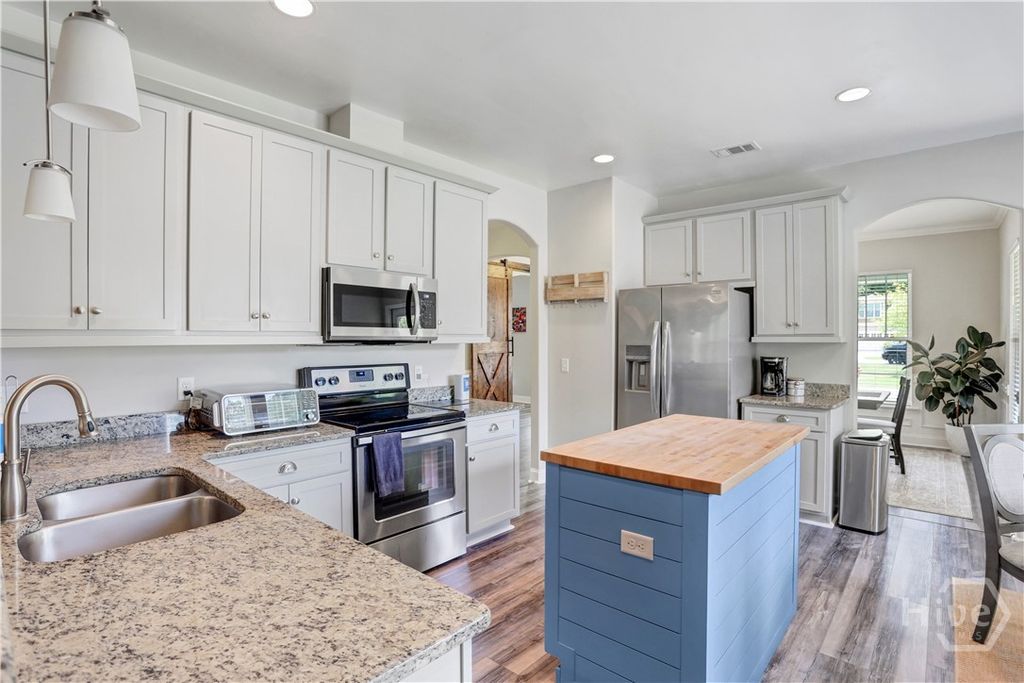 Image 22 of property listing at 7 Gresham Lane, Savannah, GA 31419