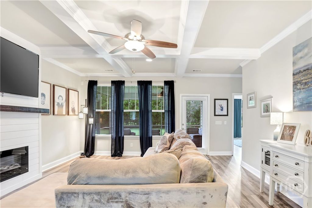 Image 29 of property listing at 7 Gresham Lane, Savannah, GA 31419