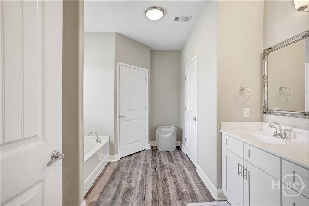 Image 37 of property listing at 7 Gresham Lane, Savannah, GA 31419