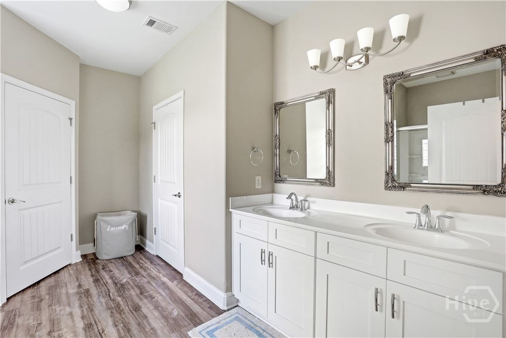 Image 38 of property listing at 7 Gresham Lane, Savannah, GA 31419