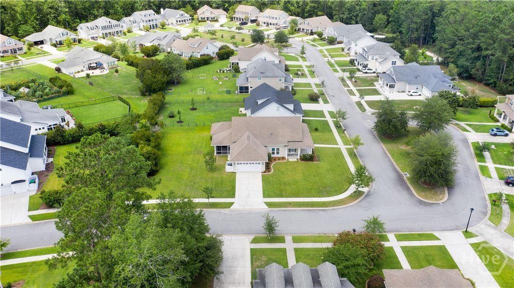 Image 4 of property listing at 7 Gresham Lane, Savannah, GA 31419