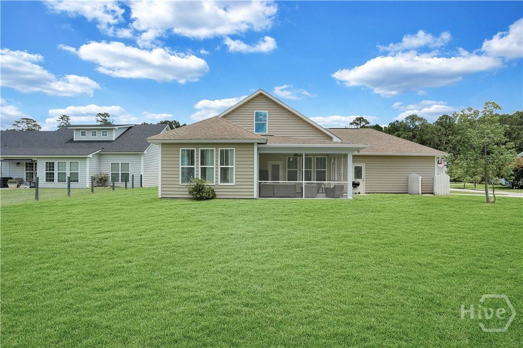 Image 7 of property listing at 7 Gresham Lane, Savannah, GA 31419
