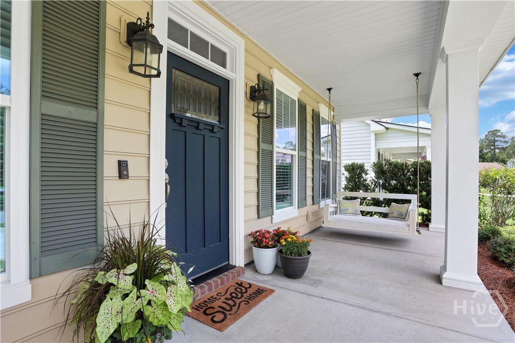 Image 9 of property listing at 7 Gresham Lane, Savannah, GA 31419