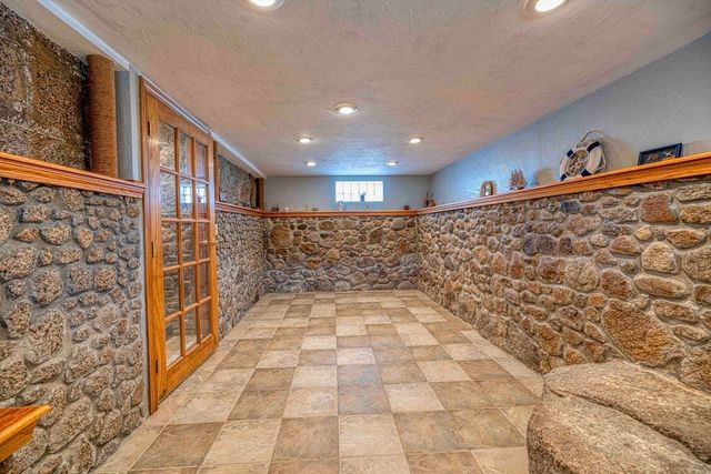 36 Mcgowan St, Fall River, MA 02723