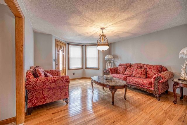 36 Mcgowan St, Fall River, MA 02723