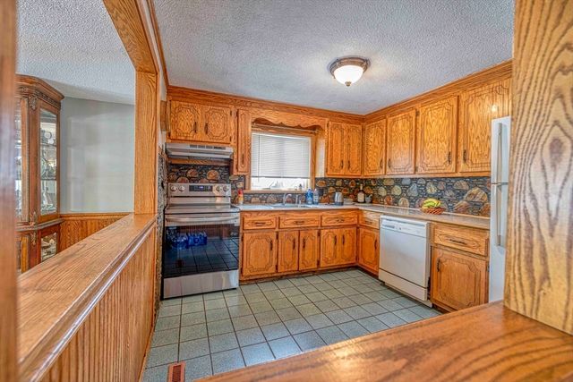 36 Mcgowan St, Fall River, MA 02723