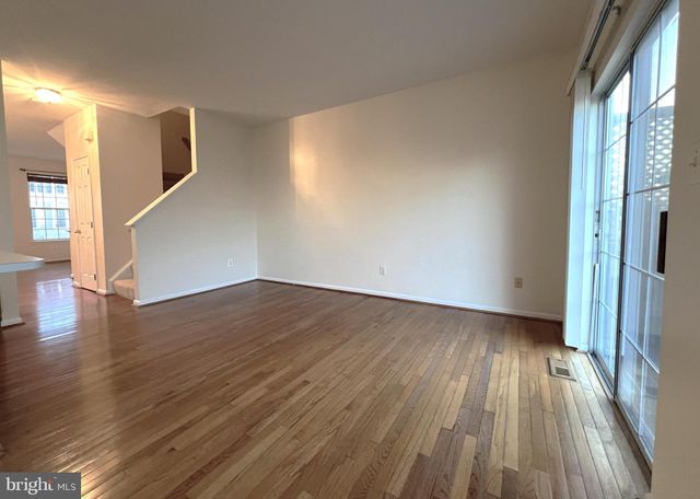 45504 TRAIL RUN TER, Sterling, VA 20164