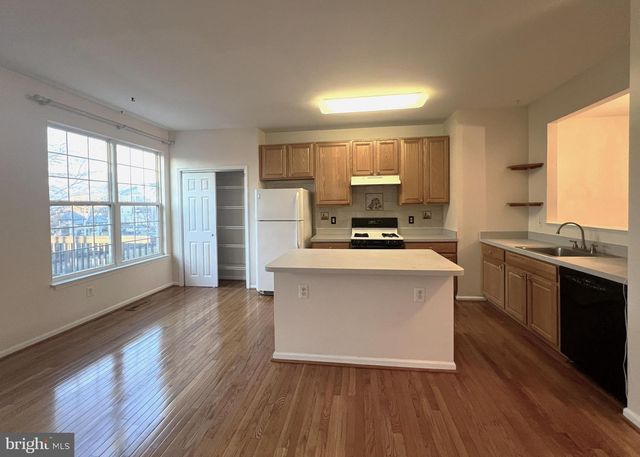 45504 TRAIL RUN TER, Sterling, VA 20164