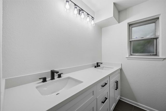 125 La Quinta Drive, Conroe, TX 77304