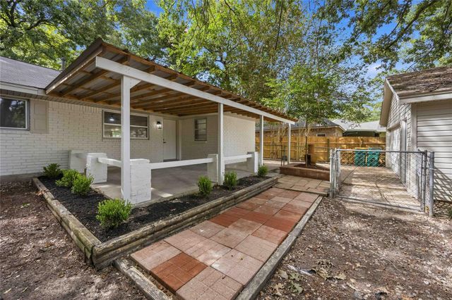 125 La Quinta Drive, Conroe, TX 77304