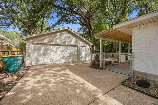 125 La Quinta Drive, Conroe, TX 77304