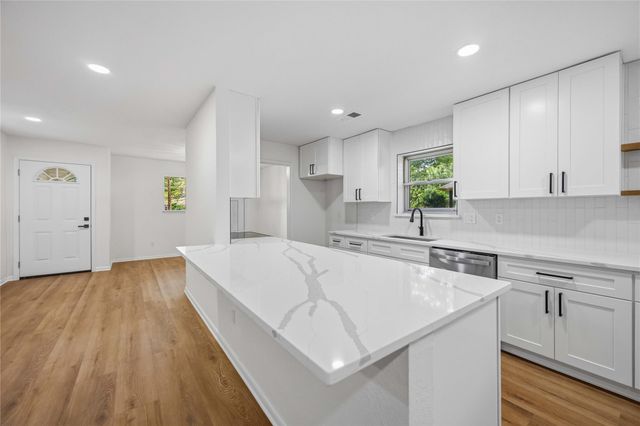 125 La Quinta Drive, Conroe, TX 77304