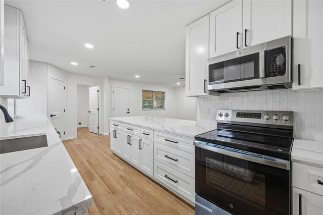 125 La Quinta Drive, Conroe, TX 77304
