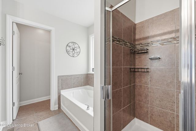 17100 Creek Vista Ct, Louisville, KY 40245
