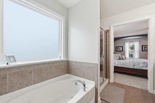 17100 Creek Vista Ct, Louisville, KY 40245