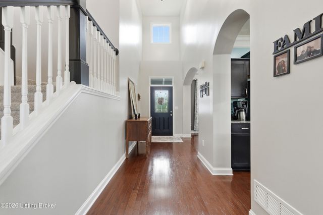 17100 Creek Vista Ct, Louisville, KY 40245