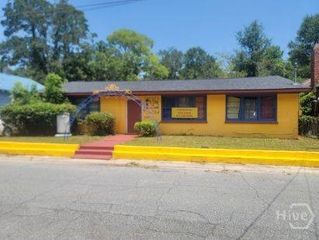 114 W 61st Street, Savannah, GA 31405