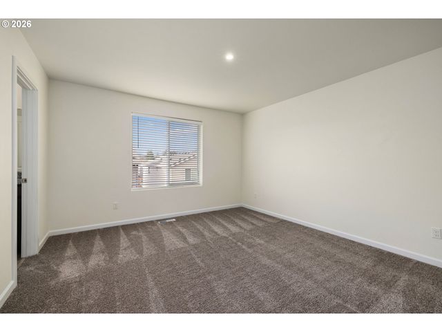 3974 Sw KNAPP Dr, Gresham, OR 97080