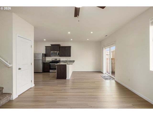 3974 Sw KNAPP Dr, Gresham, OR 97080