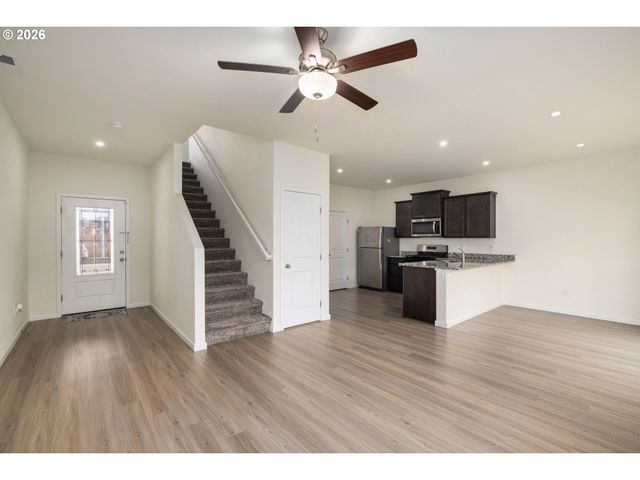 3974 Sw KNAPP Dr, Gresham, OR 97080