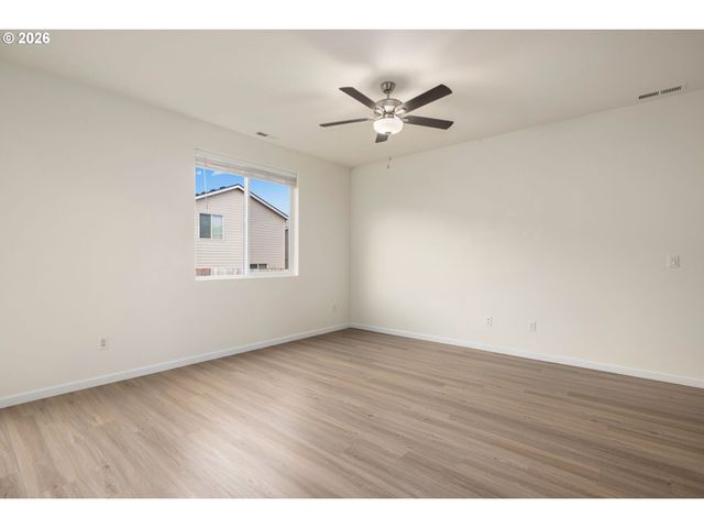 3974 Sw KNAPP Dr, Gresham, OR 97080