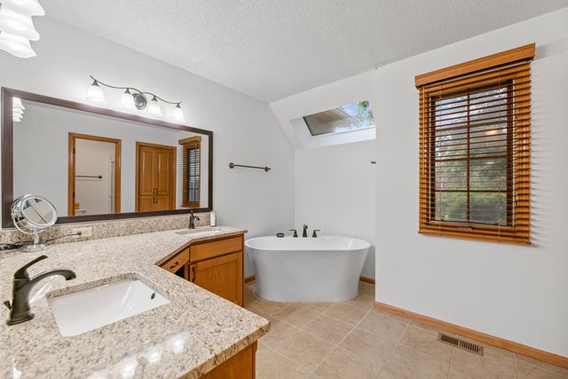 1250 N Pine Grove Ct, Wichita, KS 67212