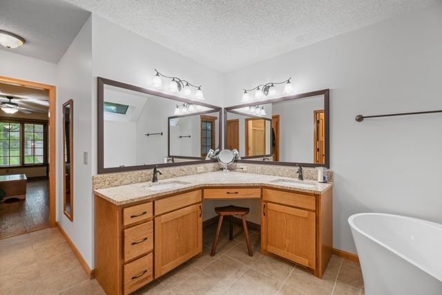 1250 N Pine Grove Ct, Wichita, KS 67212