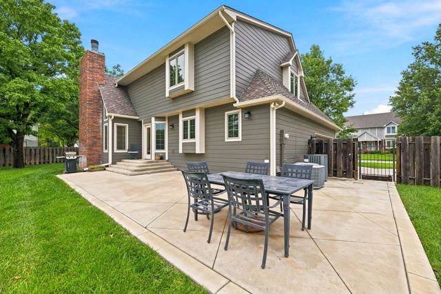 1250 N Pine Grove Ct, Wichita, KS 67212
