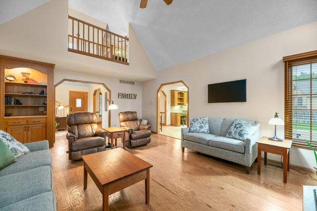 1250 N Pine Grove Ct, Wichita, KS 67212