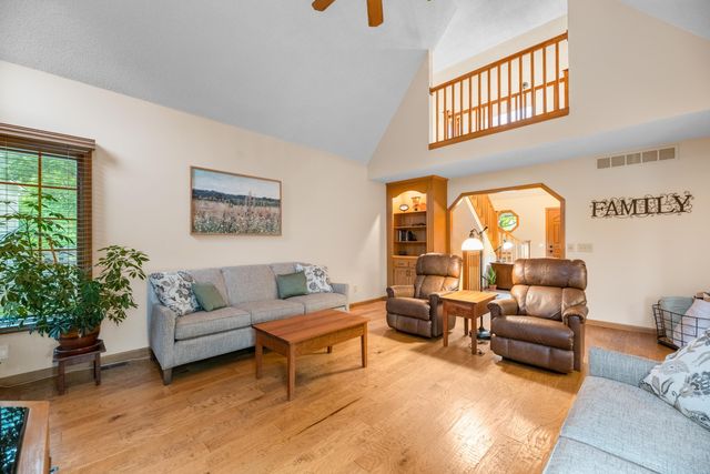 1250 N Pine Grove Ct, Wichita, KS 67212