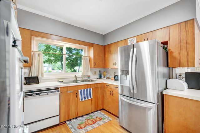1000 Westminster Lane, Kinston, NC 28501