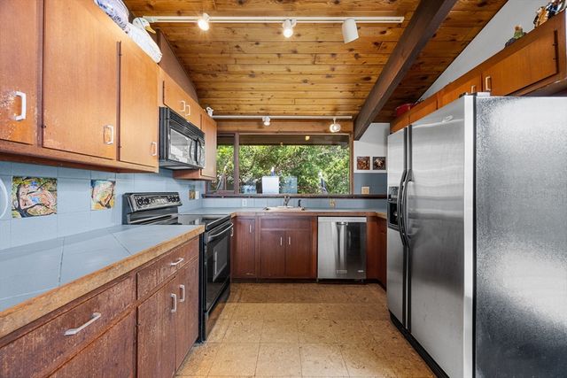 25 Resolution Rd, Truro, MA 02666