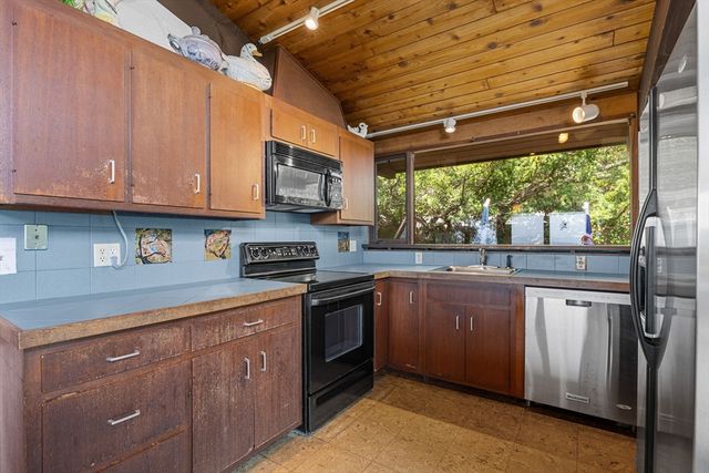 25 Resolution Rd, Truro, MA 02666