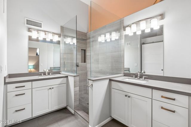 826 N 11TH Avenue, Phoenix, AZ 85007