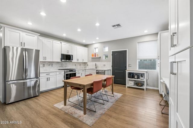 826 N 11TH Avenue, Phoenix, AZ 85007