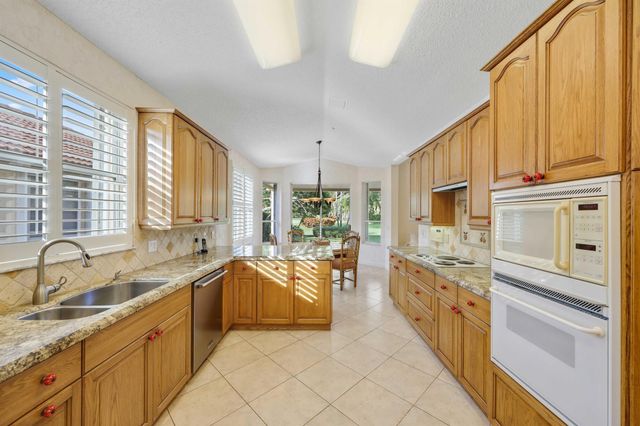 7633 La Corniche Circle, Boca Raton, FL 33433
