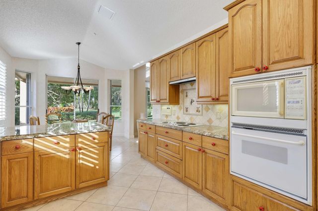 7633 La Corniche Circle, Boca Raton, FL 33433