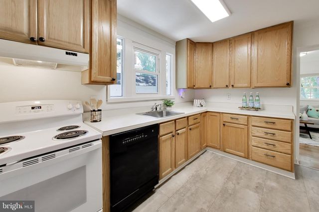 302 MANNAKEE ST, Rockville, MD 20850