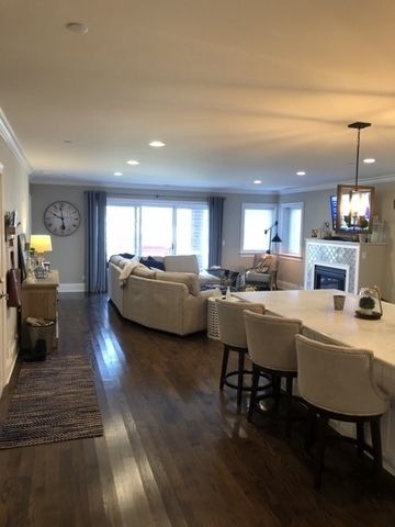 515 Summit Avenue A, Park Ridge, IL 60068
