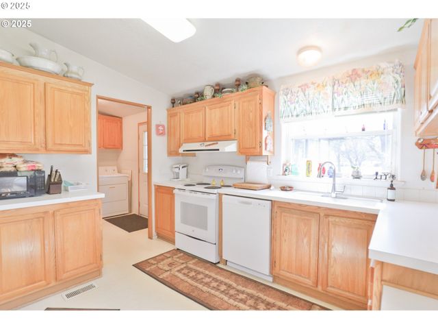 87676 TERRITORIAL Hwy, Veneta, OR 97487