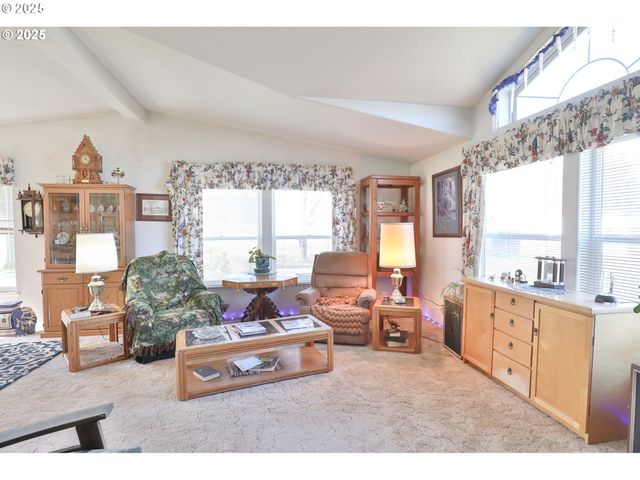 87676 TERRITORIAL Hwy, Veneta, OR 97487