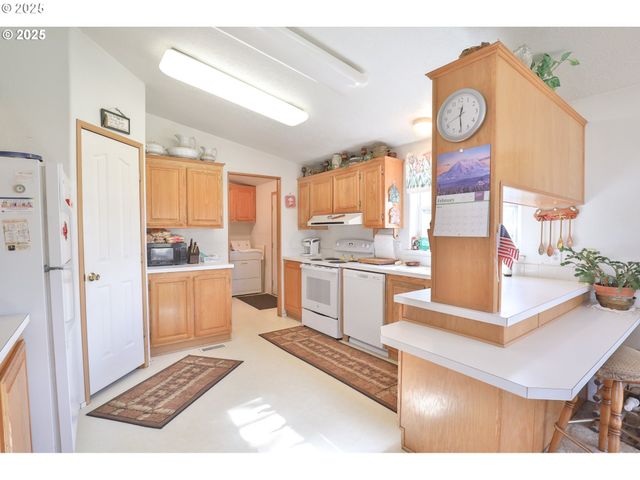 87676 TERRITORIAL Hwy, Veneta, OR 97487