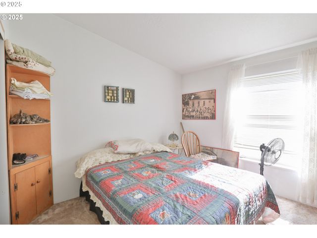 87676 TERRITORIAL Hwy, Veneta, OR 97487