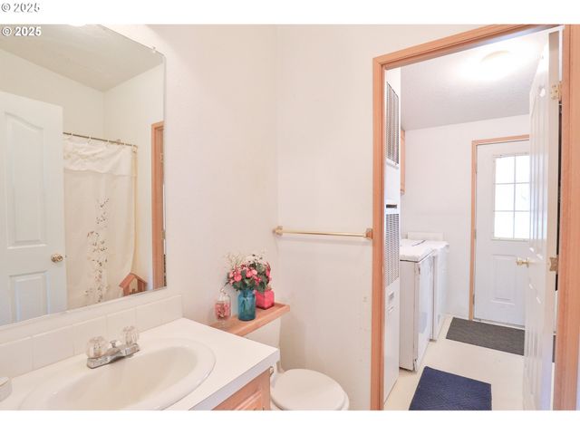 87676 TERRITORIAL Hwy, Veneta, OR 97487