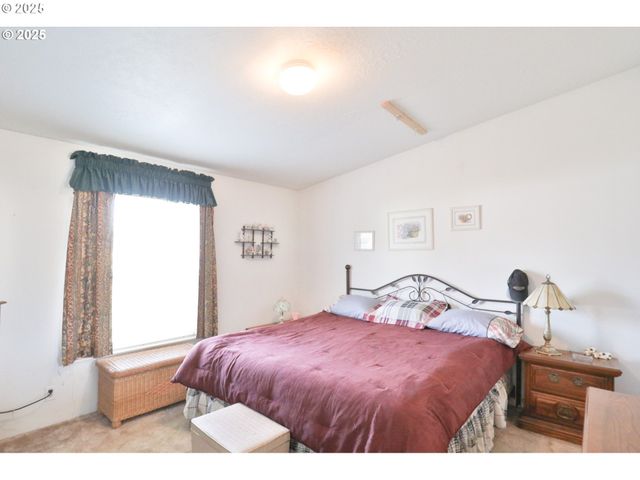 87676 TERRITORIAL Hwy, Veneta, OR 97487