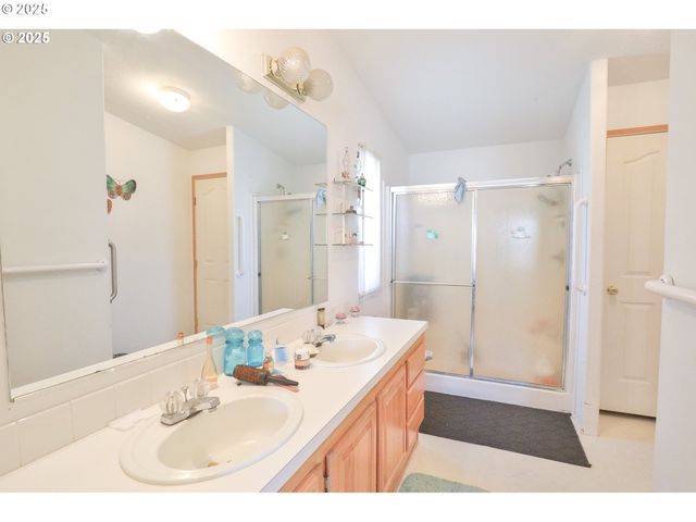 87676 TERRITORIAL Hwy, Veneta, OR 97487